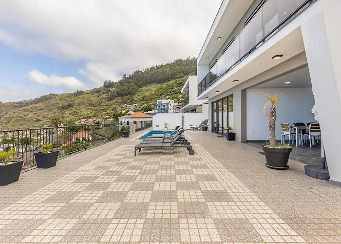 Ocean And Palms Arco da Calheta (Madeira)